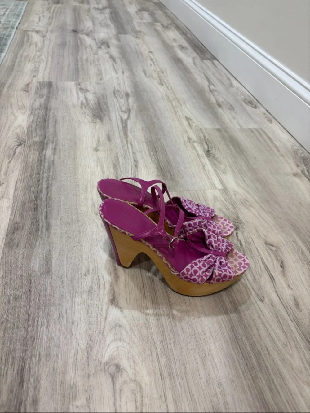 Coach Women’s Pink Patterned Platform Heeled Sandals size 8